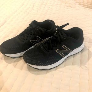 New balance tennis shoes